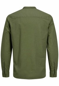 Olivi vihreä pitkähihainen paita esitelty takaa, jossa on napitettavat hihansuut ja suora helma.