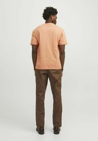 Jack & Jones JORSEQUOIA TEE CREW NECK  - Camiseta estampada - canyon sunset