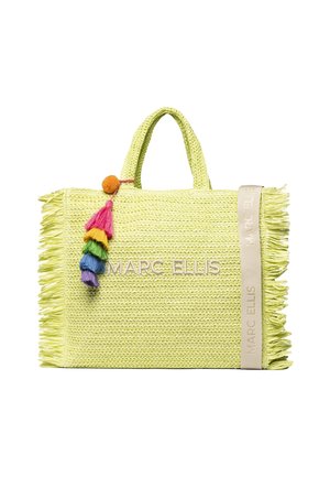 Borsa tote intrecciata verde chiaro con bordi sfrangiati, nappina arcobaleno, manici corti e "Marc Ellis" scritto sulla parte frontale e sulla tracolla laterale.