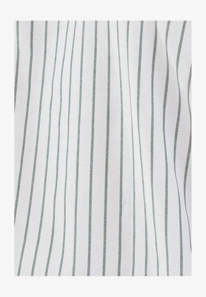 Hvitt stoff med jevnt fordelte tynne vertikale grå striper, med lette folder og tekstur.