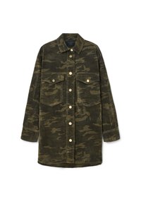 Langärmlige grüne und braune Tarn-Cord-Jacke mit Kragen, Knopfleiste und zwei Brusttaschen mit Klappen.