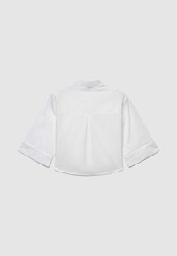 Weiße Bluse mit Kragen, dreiviertellangen Ärmeln und Kellerfalte am Rücken. Glatter Stoff mit glänzendem Finish.