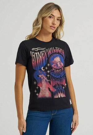 T-shirt nera in cotone con stampa grafica colorata, testo e silhouette. Collo rotondo e maniche corte, stile aderente.