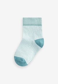 Calcetín de color azul claro con un estampado de rayas horizontales, puño acanalado y puntera azul reforzada. Fabricado con un material suave y elástico.