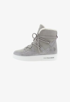 Sneakers mi-hauts en suede gris avec col en fausse fourrure blanche, design à lacets et semelle en caoutchouc arborant le logo de U.S. Polo Assn.
