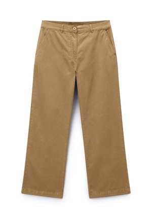 Khakifarbene, gerade geschnittene Hose mit Seitentaschen, Knopfverschluss und Gürtelschlaufen auf weißem Hintergrund.