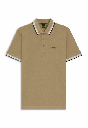 Beige katoenen polo shirt met een zwart-wit gestreepte kraag, drie knopen en het geborduurde "BOSS" logo op de borst.