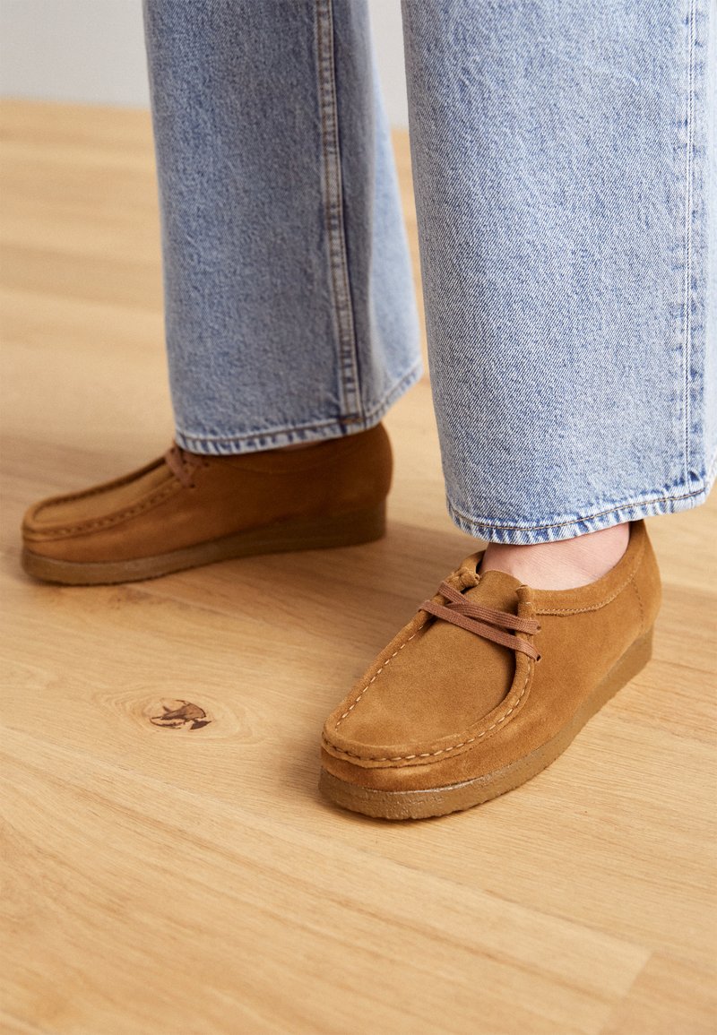 Scarpe Clarks Originals Wallabee Con Lacci - Donna, Colore Maple Suede, Taglia 4.5