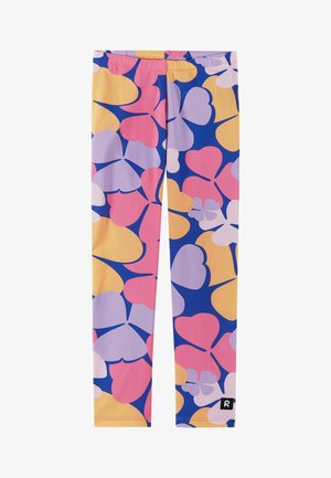 Legginsy z elastycznym pasem, z dużym, kolorowym kwiatowym wzorem w odcieniach różu, fioletu, żółci i niebieskiego, z małą czarną metką z logo blisko obszycia.