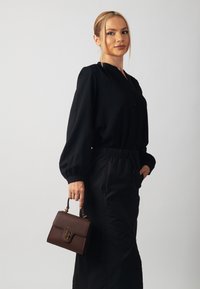 Carlheim Kabelka - brown