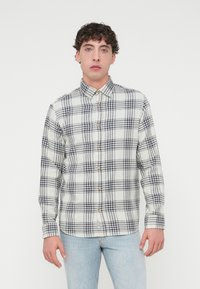 Πουκάμισο με κουμπιά σε εκρού χρώμα με σχέδιο καρό σε ναυτικό μπλε, με γιακά και μακριά μανίκια, κατασκευασμένο από ελαφρύ ύφασμα με χαλαρή εφαρμογή.