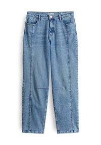 Jeans in denim azzurro chiaro con vestibilità rilassata, dotati di cinque tasche, chiusura con bottone e cuciture visibili lungo i lati.