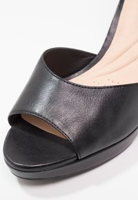 Clarks Sandales à talons hauts - black