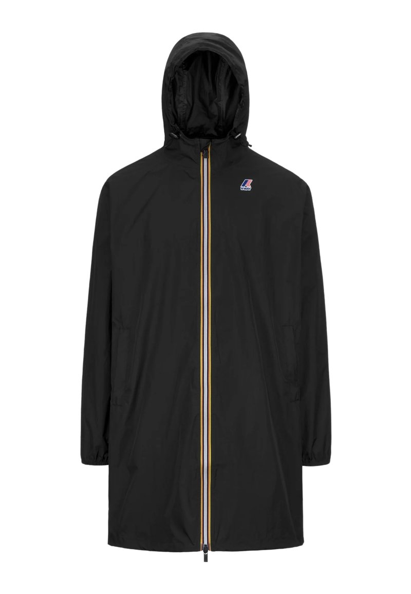 Veste noire imperméable avec capuche, fermeture éclair avant avec accents jaunes et blancs, et poches latérales. Fabriquée en matériau léger.