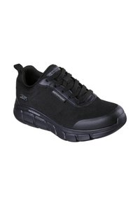 Sneaker impermeabile nera con tomaia in rete, pannelli laterali testurizzati, suola in gomma spessa e rinforzo nella punta per una maggiore durata.