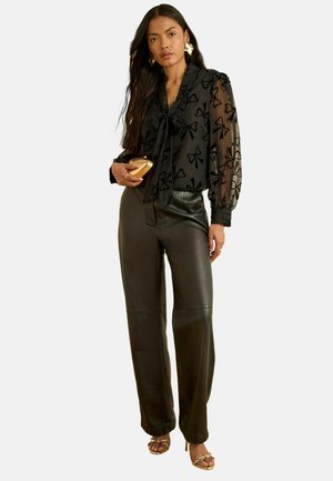 REGULAR FIT - LONG SLEEVE PUSSYBOW - Blůza - black velvet bow