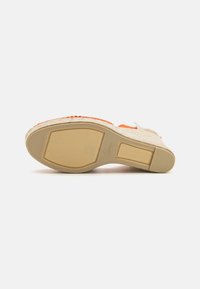 Castañer CARINA - Sandali con plateau - naranja