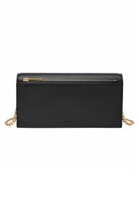 Portefeuille en cuir noir avec fermeture éclair, bandoulière en chaîne, texture lisse et quincaillerie dorée. Présente un logo en relief sur le devant.