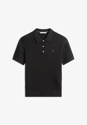 Polo nera con motivo trapuntato e testurizzato, tre bottoni dorati e colletto classico. Presenta un piccolo logo del marchio sul petto.