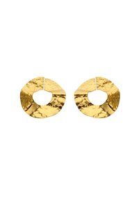 Zlaté kruhové náušnice s texturovaným povrchem a nepravidelným tvarem, které mají výřezy pro moderní design.