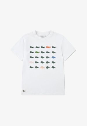 Biele bavlnené tričko s okrúhlym výstrihom, na ktorom je mriežka malých farebných krokodílových log v zelených, modrých, oranžových a ružových odtieňoch.