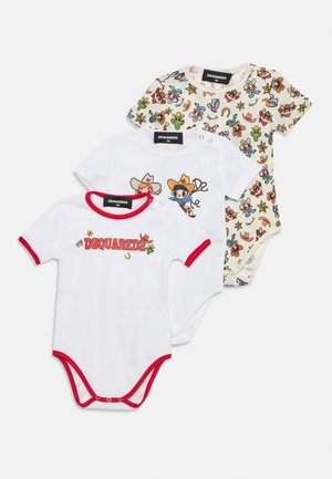 Trois bodies pour bébé avec des imprimés sur le thème du cowboy, comprenant des cowboys dessinés, des cactus, des chapeaux et le logo DSQUARED2 sur tissu blanc.