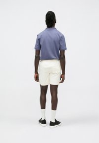 Lyle & Scott EMBLEM - Shorts - chalk