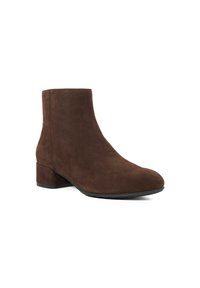 Bruine suède enkelboot met een ronde neus en een blokhak. Gladde textuur, minimalistisch ontwerp en geen zichtbare hardware of accenten.