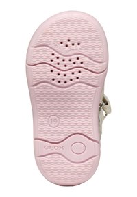 Růžová gumová podrážka boty s vlnkovou texturou, ventilačními otvory a logem Geox. Velikost je uvedena jako 19. Navrženo pro prodyšnost.