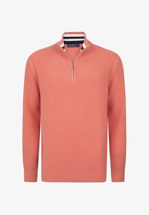 Pull léger couleur corail avec un col zippé à mi-hauteur, texture tricot côtelée et accent rayé au niveau du col en marine et blanc.