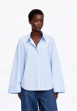 ARKET, ARKET SCALLOP-DETAIL SHIRT - Button-down blouse - light blue