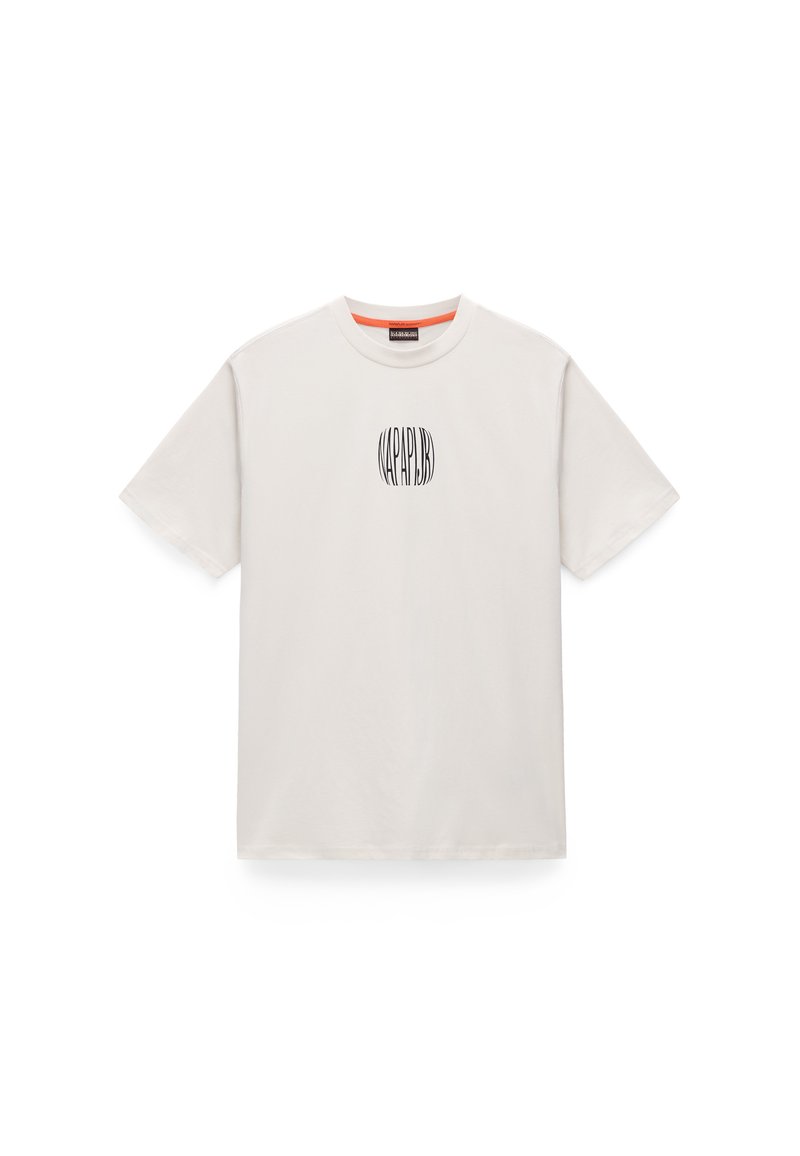 Weißes Baumwoll-T-Shirt mit Rundhalsausschnitt und kurzen Ärmeln. Mit schwarzem Logo, das mittig auf der Brust platziert ist. Der innere Kragen hat einen orangefarbenen Akzent.