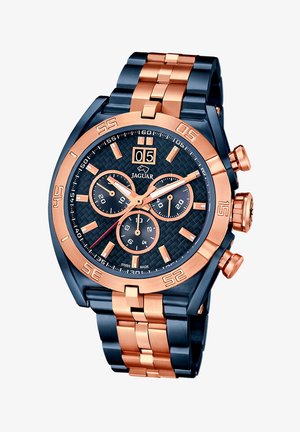 Chronograph-Uhr mit schwarzem strukturiertem Zifferblatt, goldenen Akzenten und einem Armband aus einer Kombination von goldenen und blauen Metallgliedern. Verfügt über drei Hilfszifferblätter.