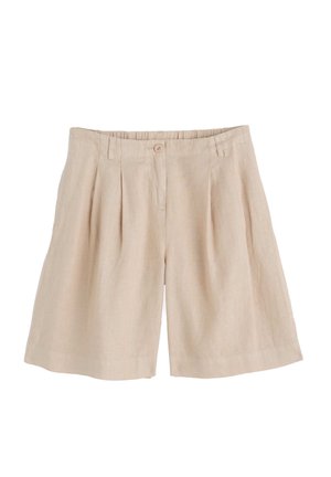 Beige linnen shorts met een geplooide voorkant, enkele knoopsluiting en zijzakken. De stof heeft een zachte textuur en een vloeiende uitstraling.