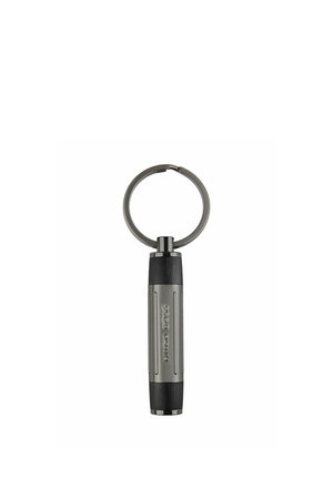 Portachiavi cilindrico metallico con estremità nere e "HUGO BOSS" in rilievo sul corpo, agganciato a un anello porta chiavi rotondo.