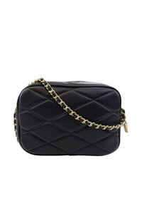 Borsa a tracolla nera in pelle trapuntata con una tracolla in catena dorata, forma rettangolare e superficie testurizzata. Chiusura con zip nella parte superiore.