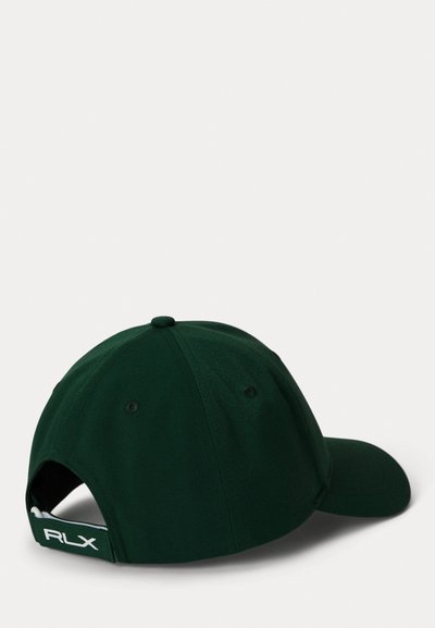 Șapcă de baseball verde, cu boruri curbate, curea ajustabilă la spate și logo-ul brodat "RLX" în alb pe lateral.