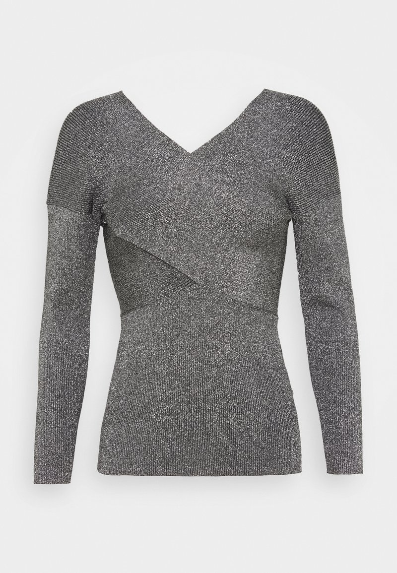 Metaliczny szary sweter z długim rękawem i dekoltem w serek, z fakturowanym prążkowanym wzorem oraz krzyżującą się przednią panelą. Gładki materiał z delikatnym połyskiem.