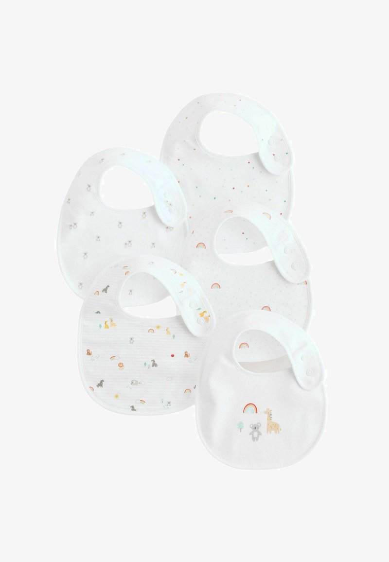 Cinq bavoirs blancs pour bébé avec de petits motifs colorés comprenant des arcs-en-ciel, des animaux et des étoiles, chacun avec une fermeture pression sur un côté.