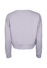 Lila croppad sweatshirt med en slät textur, rund halsringning och långa ärmar. Har ribbade manschetter och fåll. Inga mönster.