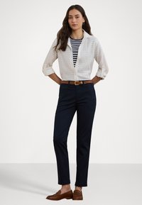 Lauren Ralph Lauren SLIM FIT STRETCH CHINO PANT - Chino hlače - navy