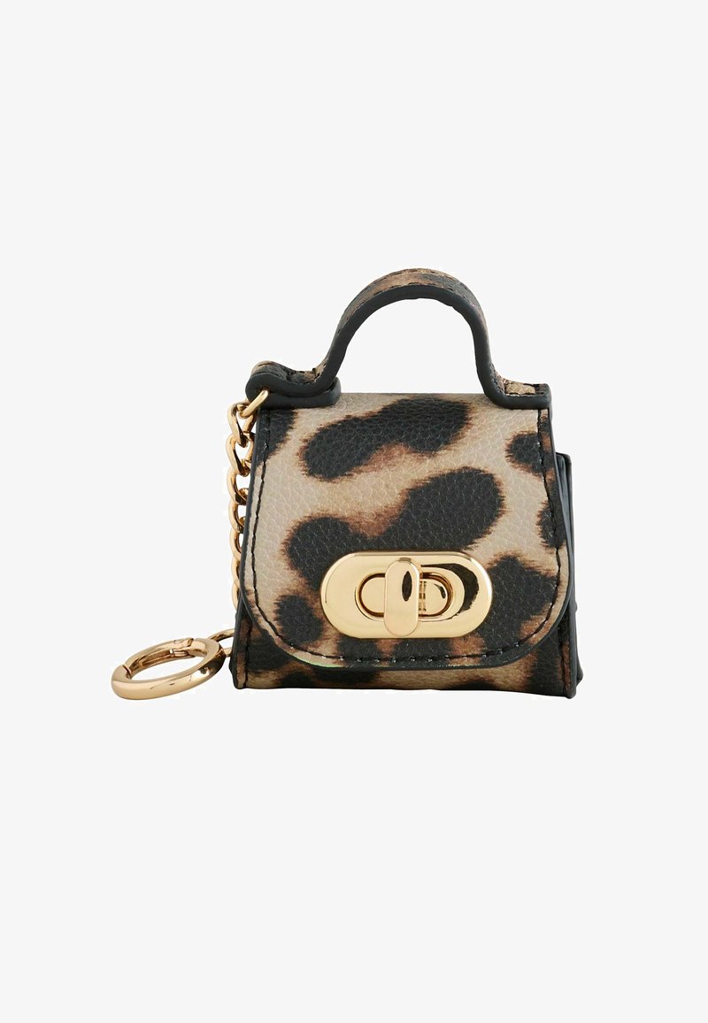 Mini-Handtasche mit Leopardenmuster aus strukturiertem Leder, ausgestattet mit einem goldfarbenen Verschluss, einer Kettenakzentuierung und einem kleinen Tragegriff.