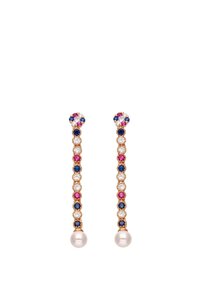 Pendientes en tono dorado con un diseño vertical que incluye piedras de colores (rosa, azul, transparente) y un detalle de perla en la parte inferior.
