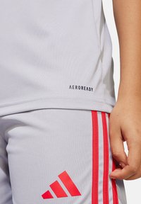 adidas Performance SQUADRA SHORT SLEEVE UNISEX - Sport T-shirt - graublau