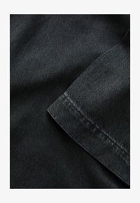 Seleccionado, washed black