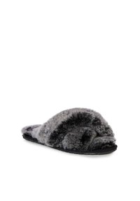 Pantofole in ecopelliccia grigia con una texture morbida, design con punta aperta e suola piatta nera. Forma tondeggiante con una banda superiore leggermente spessa.