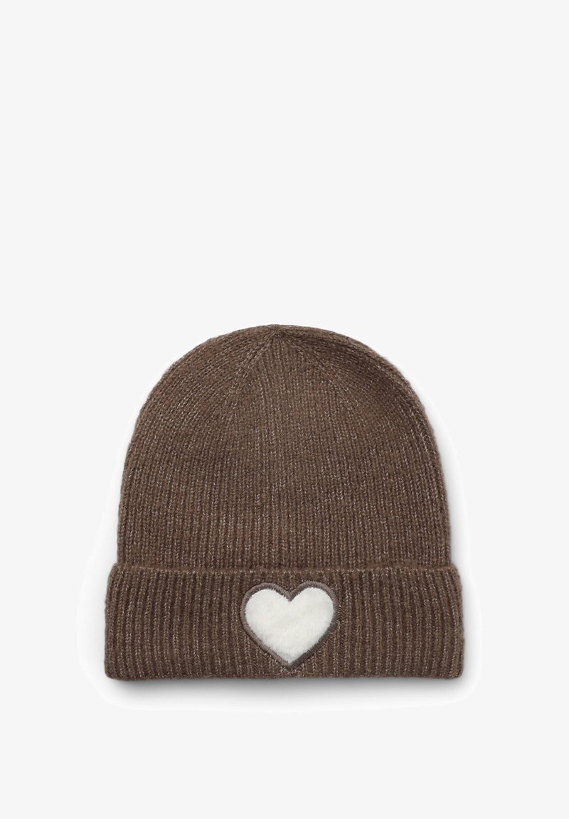 Berretto lavorato a maglia marrone con risvolto, dotato di una patch a forma di cuore bianco sulla parte anteriore. Realizzato in filato morbido e testurizzato.