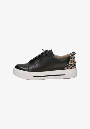 Sneaker in pelle nera con dettaglio a stampa leopardata sul tallone, suola in gomma bianca, design con lacci e parte superiore testurizzata.