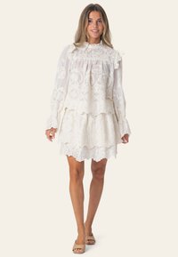 Unausgewählt, white