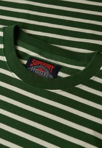 Unausgewählt, green stripe